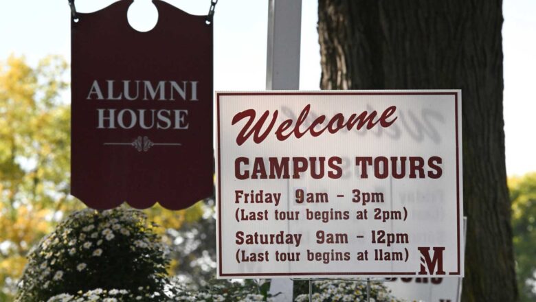 Campus Tours Sign For Homecoming