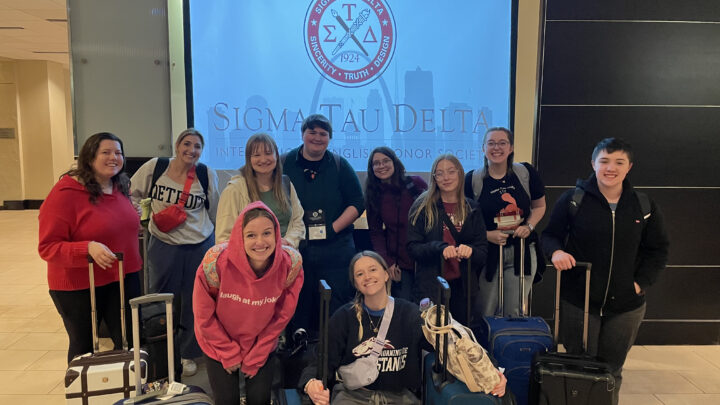 Morningside University Sigma Tau Delta students prepare to travel for the international conference they attended in St. Louis