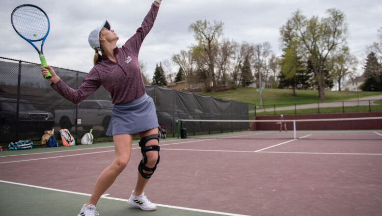 woman playing tennis